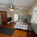 Spacious 5 Bedroom Home W/ Hot Tub
