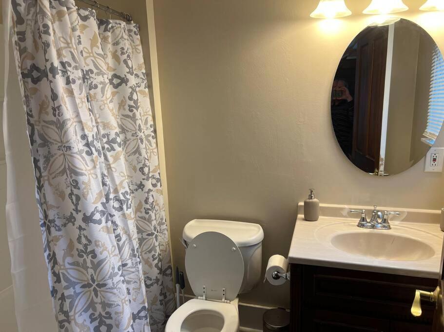 Spacious 5 Bedroom W/ Hot Tub