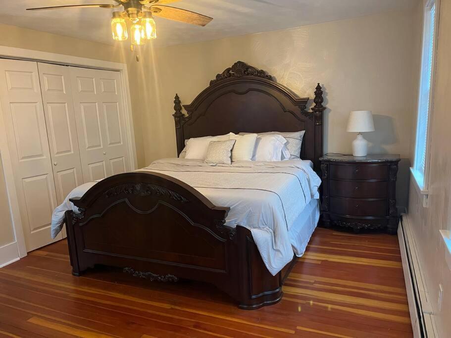 Holiday home Spacious 5 Bedroom W/ Hot Tub *