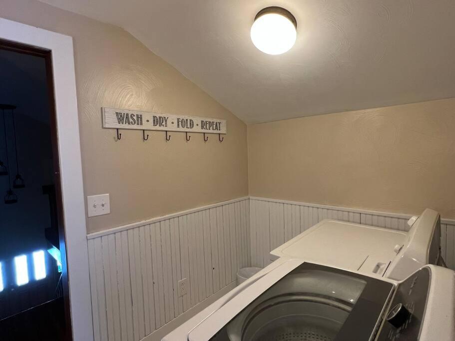 Spacious 5 Bedroom W/ Hot Tub * North East