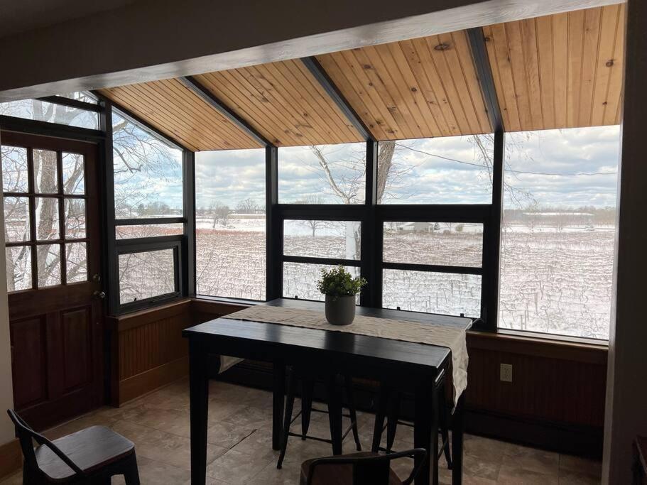 Spacious 5 Bedroom W/ Hot Tub Holiday home *